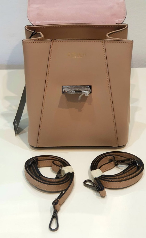 Image 1 of Gisèle 39 Ledertasche, die sich in einen „Venus“-Rucksack verwandeln lässt. Neu