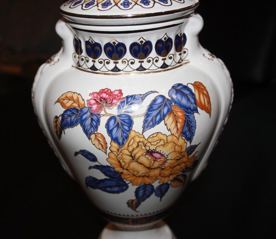 Image 1 of Vaso con coperchio in porcellana di Frazarte, Portogallo - Serie classica, XX secolo.