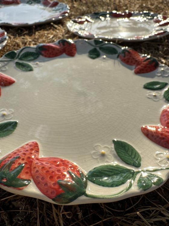 Image 1 of Assiettes barbotine fraises Longchamp anciennes