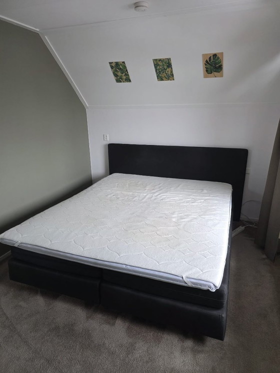 Image 1 of Refurbished Boxpring bed 210x180cm, kingsize z.g.a.n.