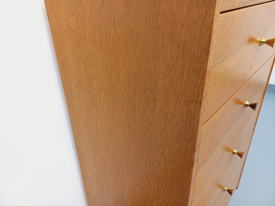 Image 1 of Vintage eikenhouten ladekast uit de jaren 60.