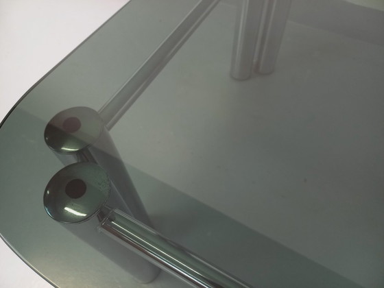 Image 1 of Vintage Italiaanse vierkante Space Age salontafel van gerookt glas en verchroomd metaal uit de jaren 70