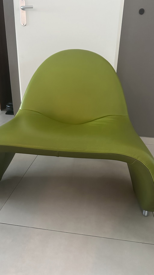 Leolux Sella fauteuil + Barillo bijzettafel (groen)