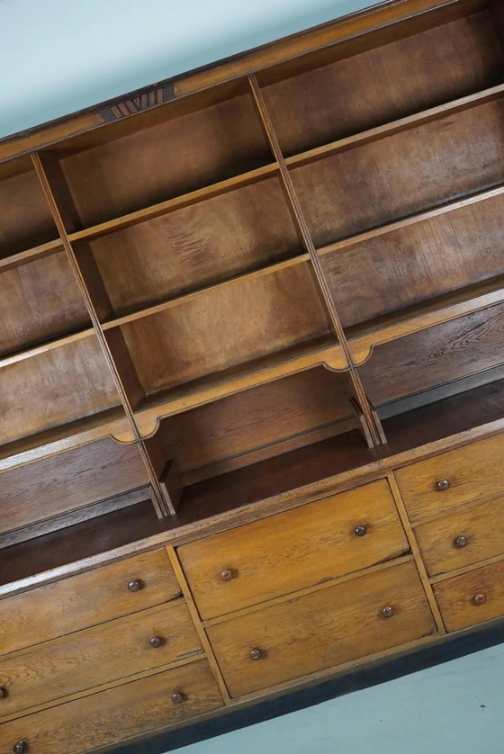 Image 1 of Grand meuble ancien Art Déco en chêne, style boutique de chocolat allemande, années 1920