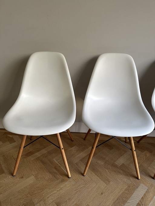 4x Wit Vitra DSW