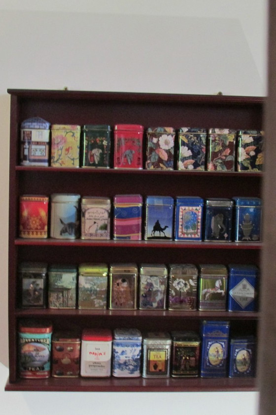 Image 1 of Verzameling van reclameblikken van metaal voor thee, planken