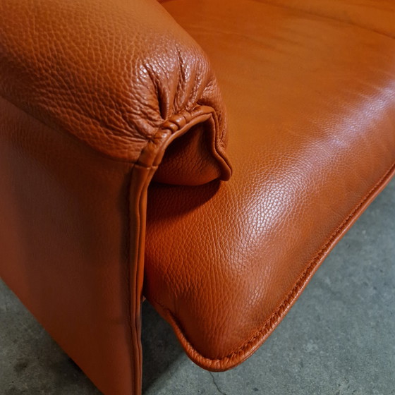 Image 1 of Leolux Bora Béta tweezitsbank leren bank oranje bank