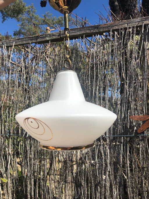 Opaline hanglamp in de vorm van een diabolo, typisch h	ren 1970