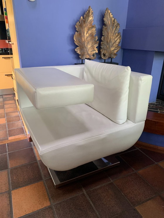 Image 1 of Sillón de diseño Jori Chillap de cuero Konia blanco