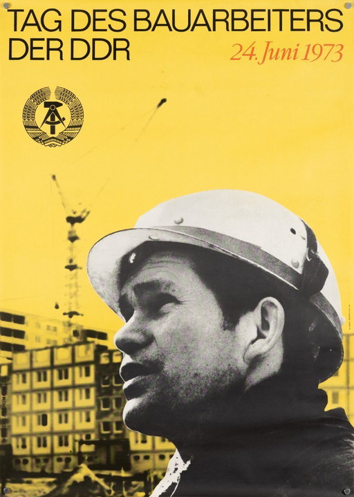 Tag des Bauarbeiters der DDR 1973 – Original Vintage Political Propaganda Poster by Nietzsche/Schumann – Mid-Century Modern – 80