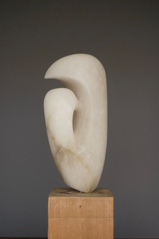 Grande sculpture abstraite en pierre d'albâtre. Années 1970