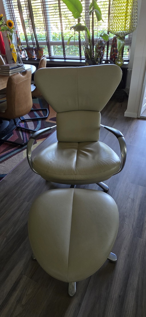 Leolux Formi en cuir crème avec pouf – fauteuils, Leather, Metal