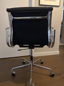 Vitra Eames EA217 Bürostuhl, schwarzes Leder