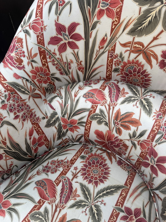 Image 1 of Poltrona antica a forma di fungo in raso floreale