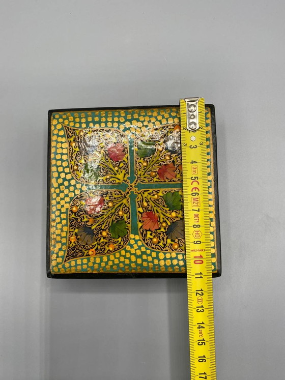 Antique Lacquered Wooden Box – Polychrome and Gilded Floral Design – Handmade, circa – Decorative Objects (photo 5 of 6)
