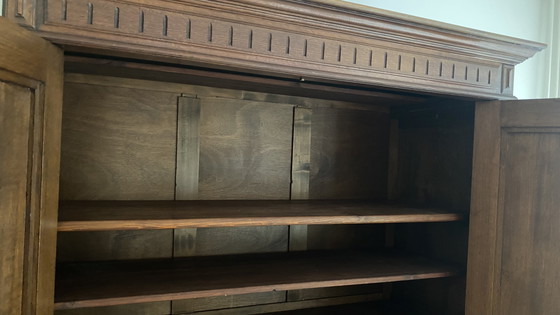 Image 1 of Magnifique armoire antique élégante avec beaucoup d'espace de rangement et 3 tiroirs