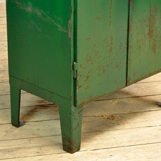 Image 1 of IJzeren industriële kast, jaren 70