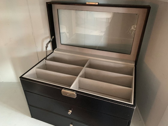 Image 1 of Lederen Horlogekist t.b.v. van 18 dwarsliggende horloges