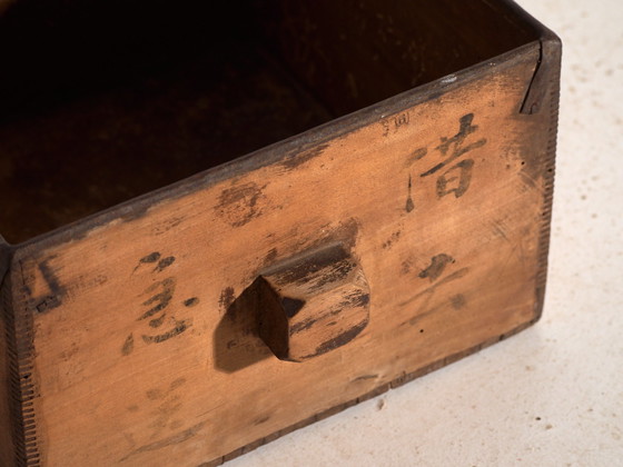 Antica misura per grano Dou in legno di olmo, Cina, circa 1900, Oggetti decorativi, Ferro, Nero, Rustic (foto 4 di 10)