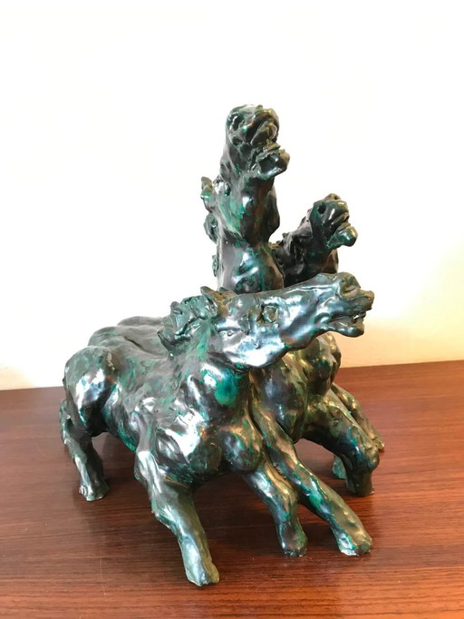 Sculptuur van Umberto Ghersi met drie keramische paarden