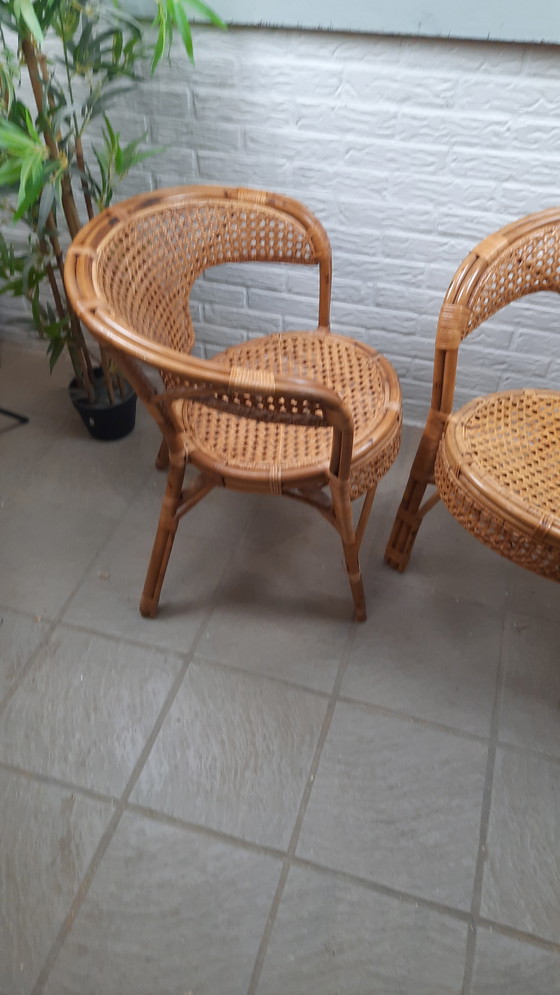 Image 1 of Set di 2 poltrone vintage in rattan con seduta e schienale intrecciati.