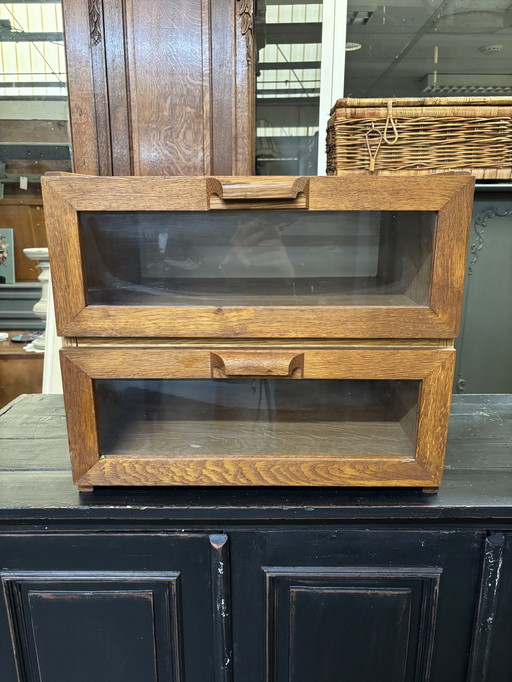 Armario antiguo con tapa