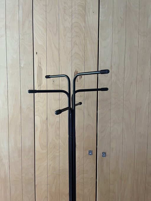 Perchero negro Rigg Tord Björklund