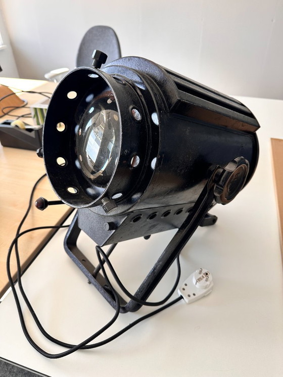 Image 1 of Scheinwerfer für ein altes Industrietheater