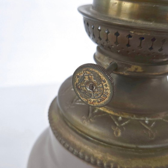 Image 1 of Antieke elektrische petroleumlamp, eind 19e eeuw, keramiek, brons en glas.