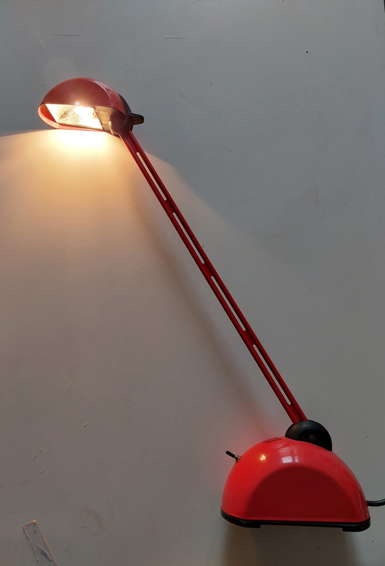 Image 1 of Lámpara de escritorio italiana moderna de poste rojo