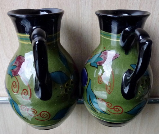 2x Krüge aus glänzendem Plateel von Plateelbakkerij Zuid-Holland, +/- 1930.