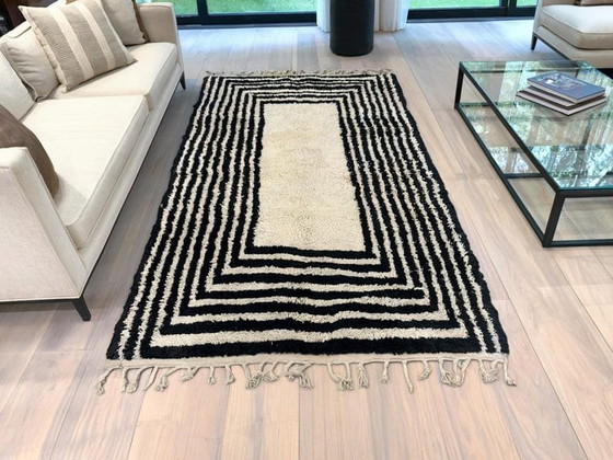 Image 1 of Tappeto tradizionale berbero dell'Atlante in bianco e nero, colore naturale, dimensioni 150/250 cm