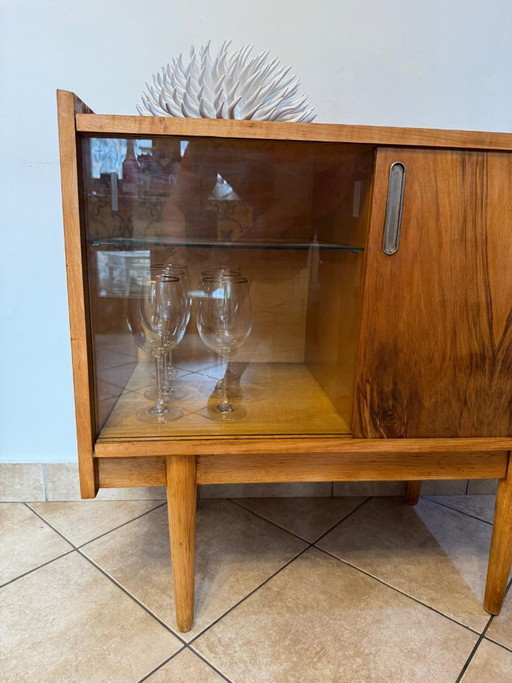 Drankbar in mid-century modern stijl, gemaakt van teakhout en glas, met kast, jaren 60.