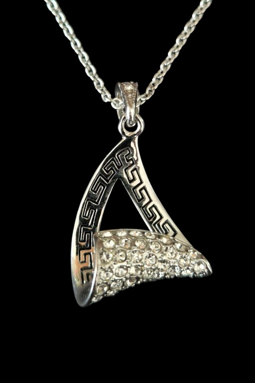Pendentif triangle en cristal de roche plaqué or blanc 18kt avec chaîne