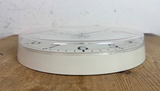 Image 1 of Vintage kantoorwandklok van Elektročas, jaren 90.