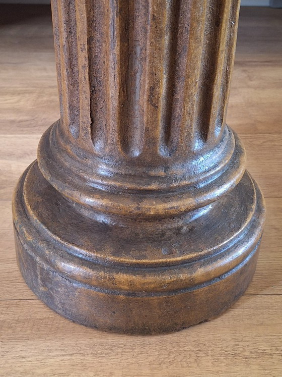 Image 1 of Columna de terracota con pátina antigua