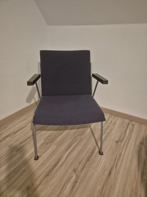 OASE stoel van Wim Rietveld uit de Cirkel fabriek in Zwanenburg