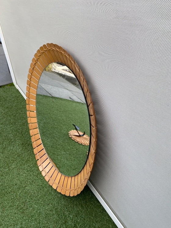 Image 1 of Specchio vintage in rattan con attaccapanni