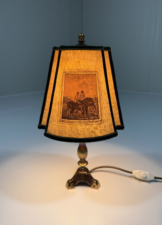 Lámpara de mesa de latón con pantalla con escena de caza, década de 1950. – Lámparas de mesa, Brass (photo 13 of 17)