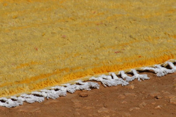 Image 1 of Prachtig geel wollen vloerkleed van 200 cm x 250 cm.