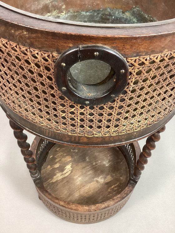 Image 1 of Table à plantes antique 2 étages en osier et rotin