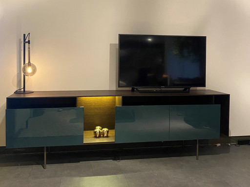 Papadatos Delos Dressoir 