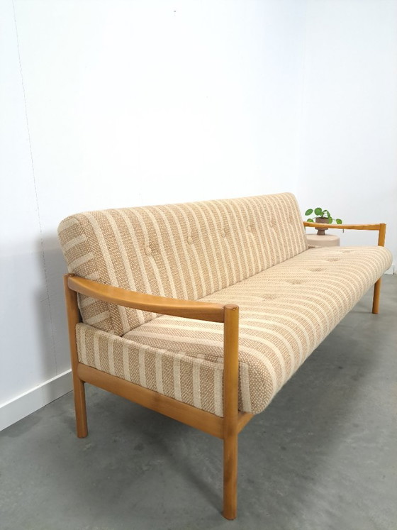 Image 1 of Slaapbank beige gestreept met houten frame