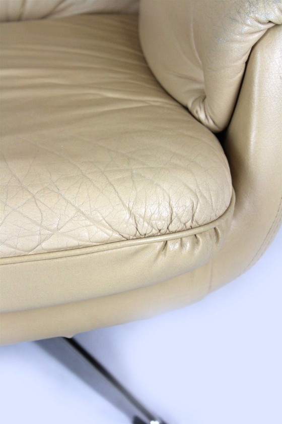 Vintage Finse leren draaibare loungestoel met verstelbare rugleuning van Peem, jaren 70. (photo 7 of 12)
