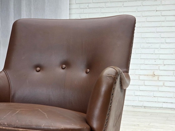 Image 1 of Dänischer Sessel aus den 1960er Jahren, Möbelleder, Beine aus Eschenholz.