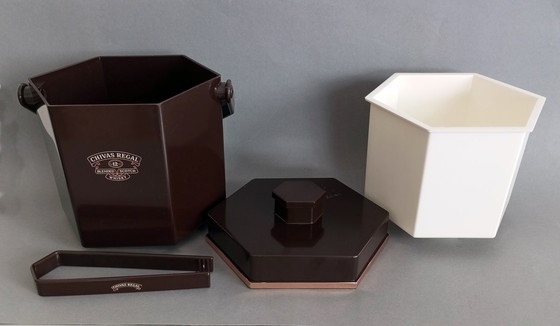 Image 1 of Zeldzame vintage Chivas Regal whisky design bruin/goud luxe ijsemmer + tang 1980's