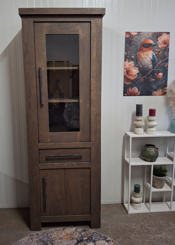 Image 1 of Robuuste vitrinekast van massief eiken, nieuw