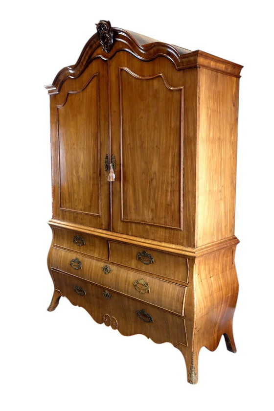 Image 1 of Cabinet de style Louis XV, milieu du XVIIIe siècle.