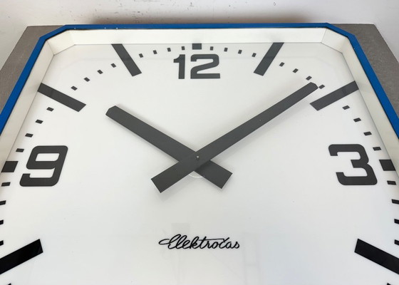 Image 1 of Enorme orologio da parete industriale quadrato blu di Elektročas, anni '90