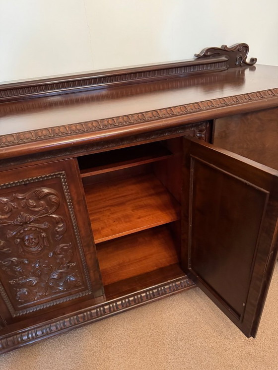 Image 1 of Stijlvol klassiek dressoir/jachtdressoir